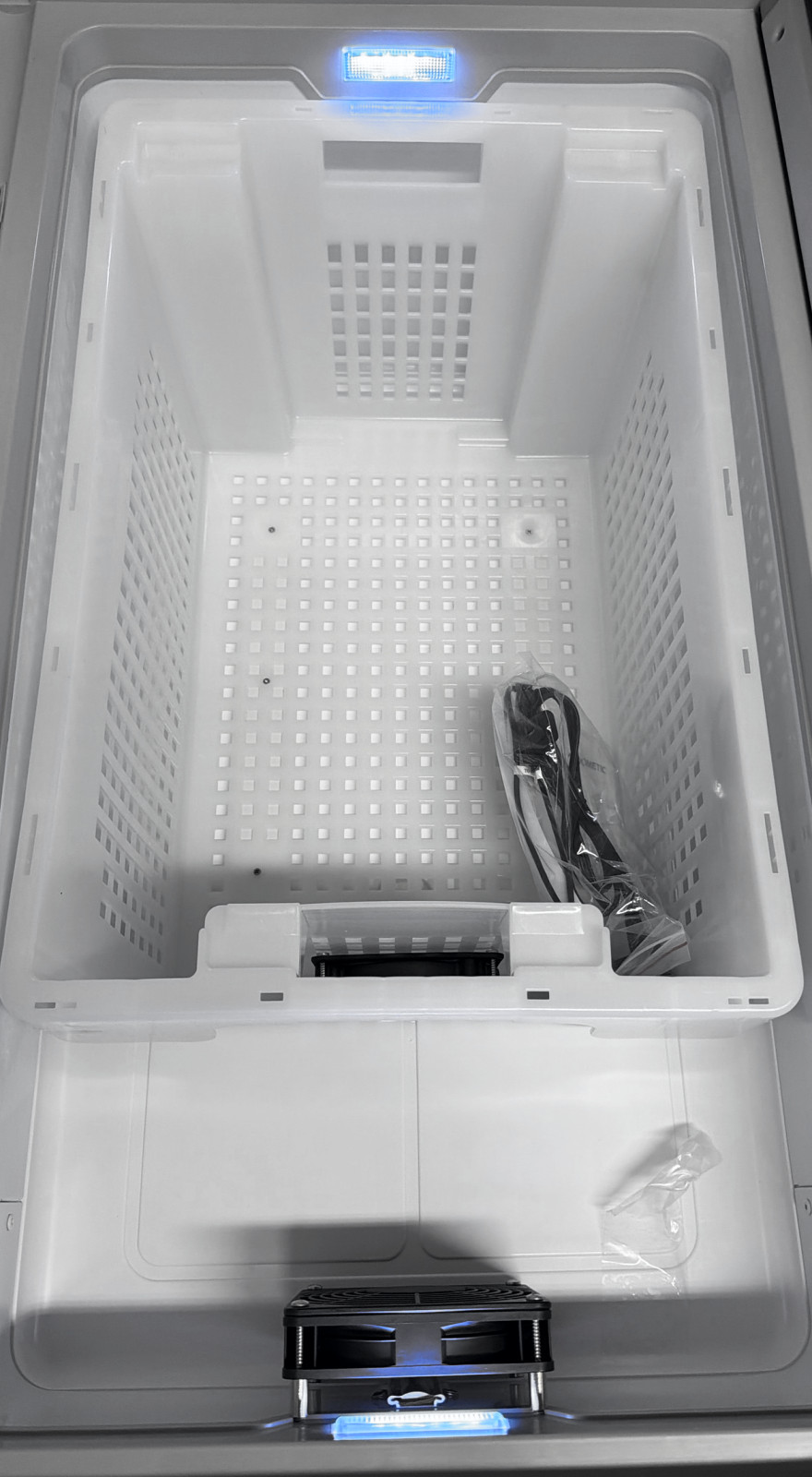 MEDI GDP BOX 88, Innenraum mit Beleuchtung